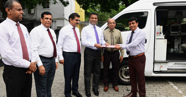 ජනාධිපතිට වෙන් කර තිබූ ගිලන් රථය ‘අසරණ රෝගීන් වෙනුවෙන්’ පිරිනැමූ මොහොත